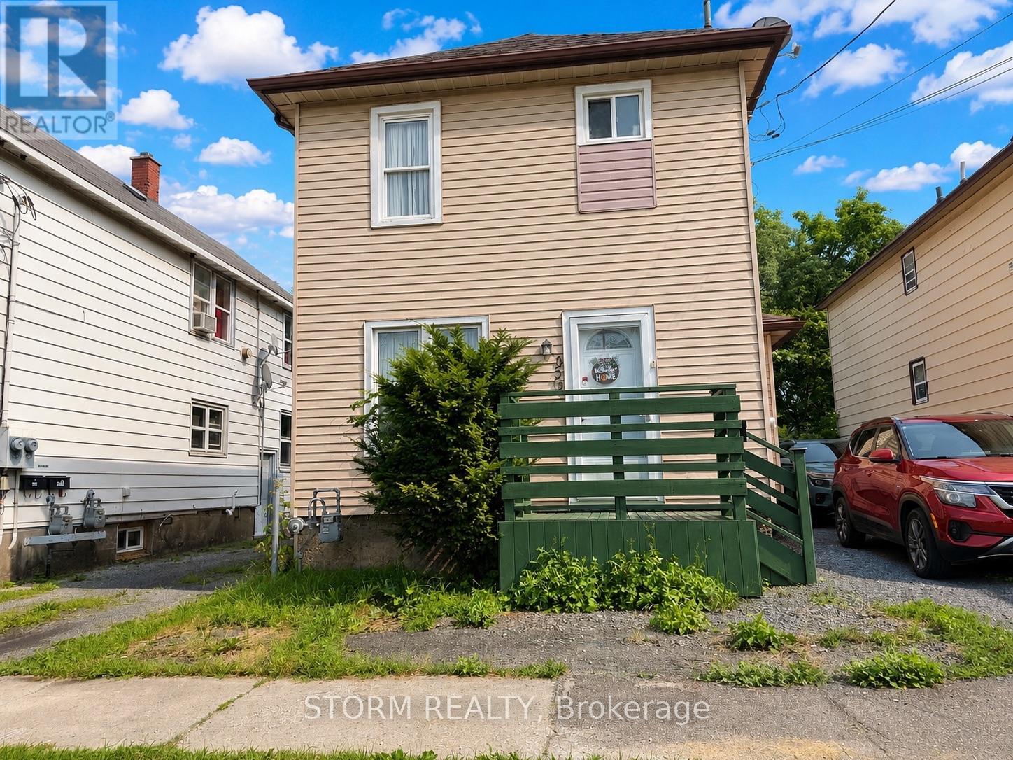456 4th Street W Property Photo 4