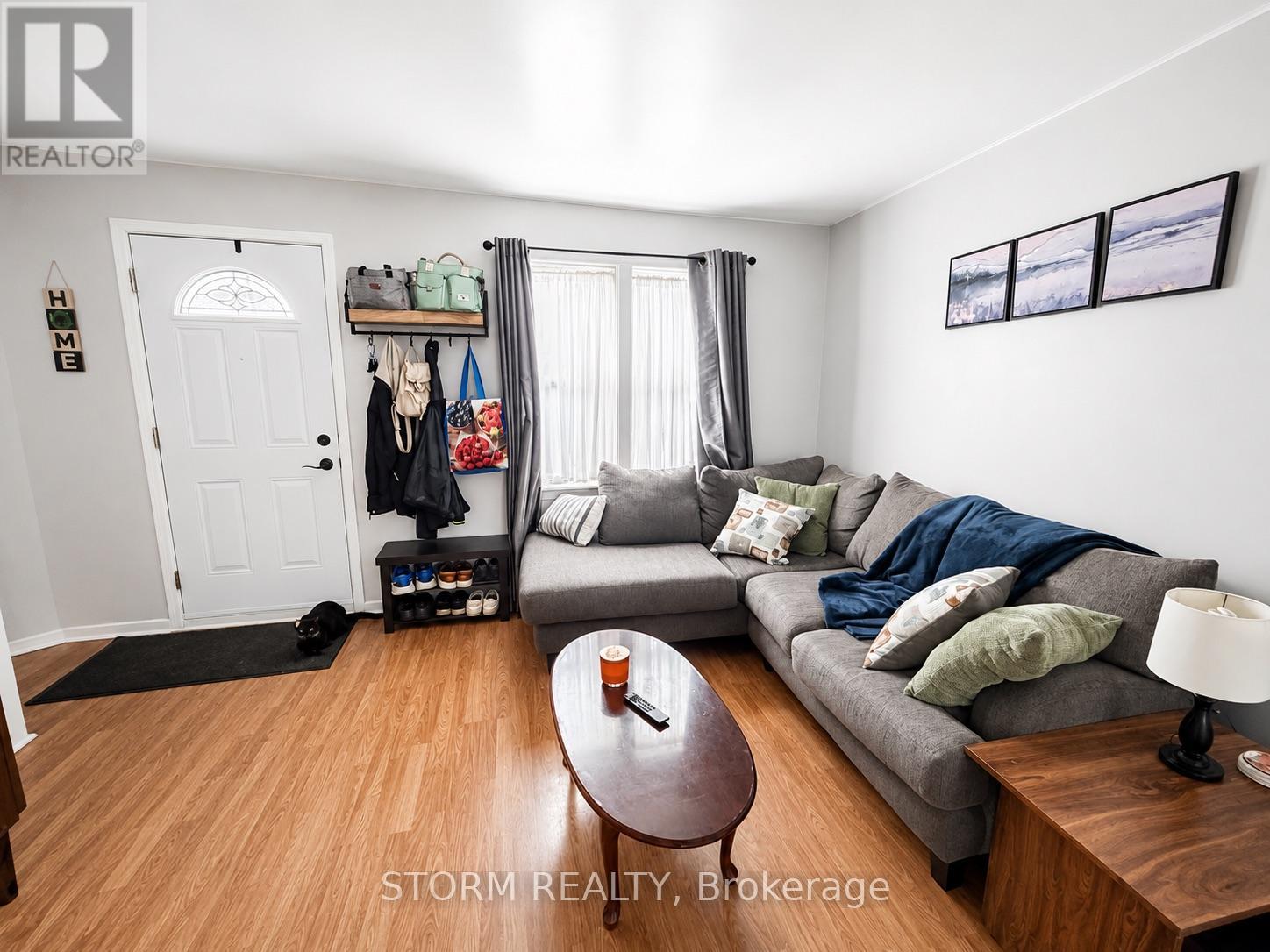 456 4th Street W Property Photo 8