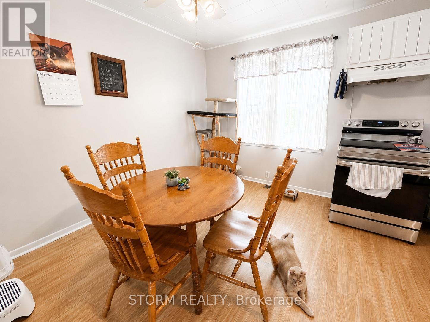 456 4th Street W Property Photo 9