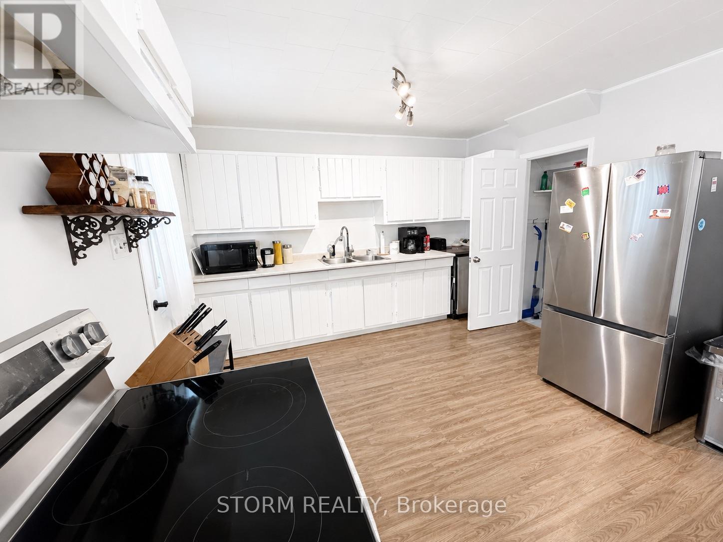 456 4th Street W Property Photo 12