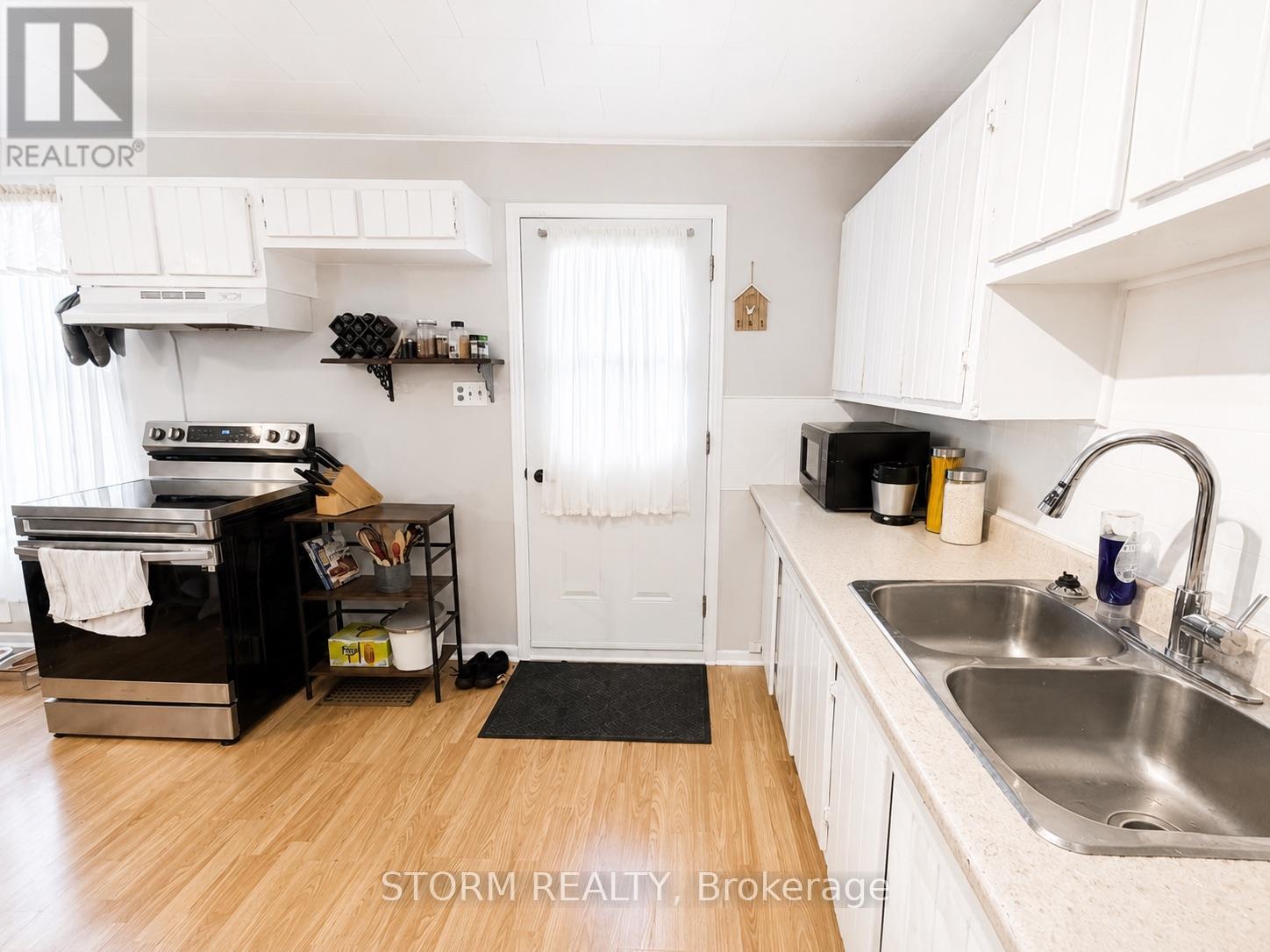 456 4th Street W Property Photo 14