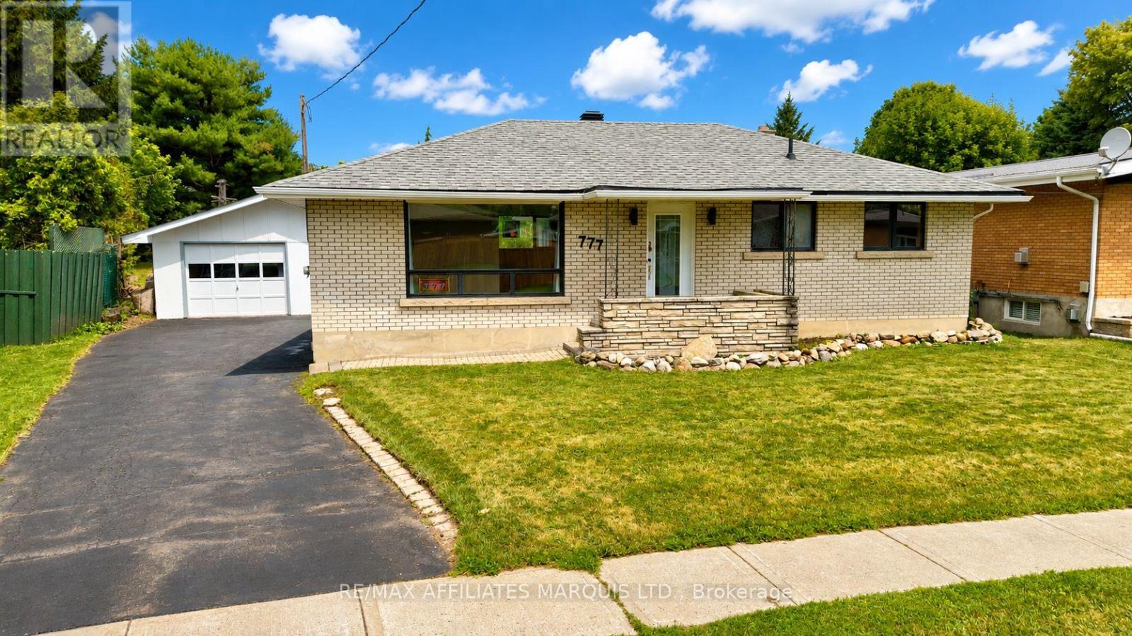 777 Sandfield Crescent Property Photo 1