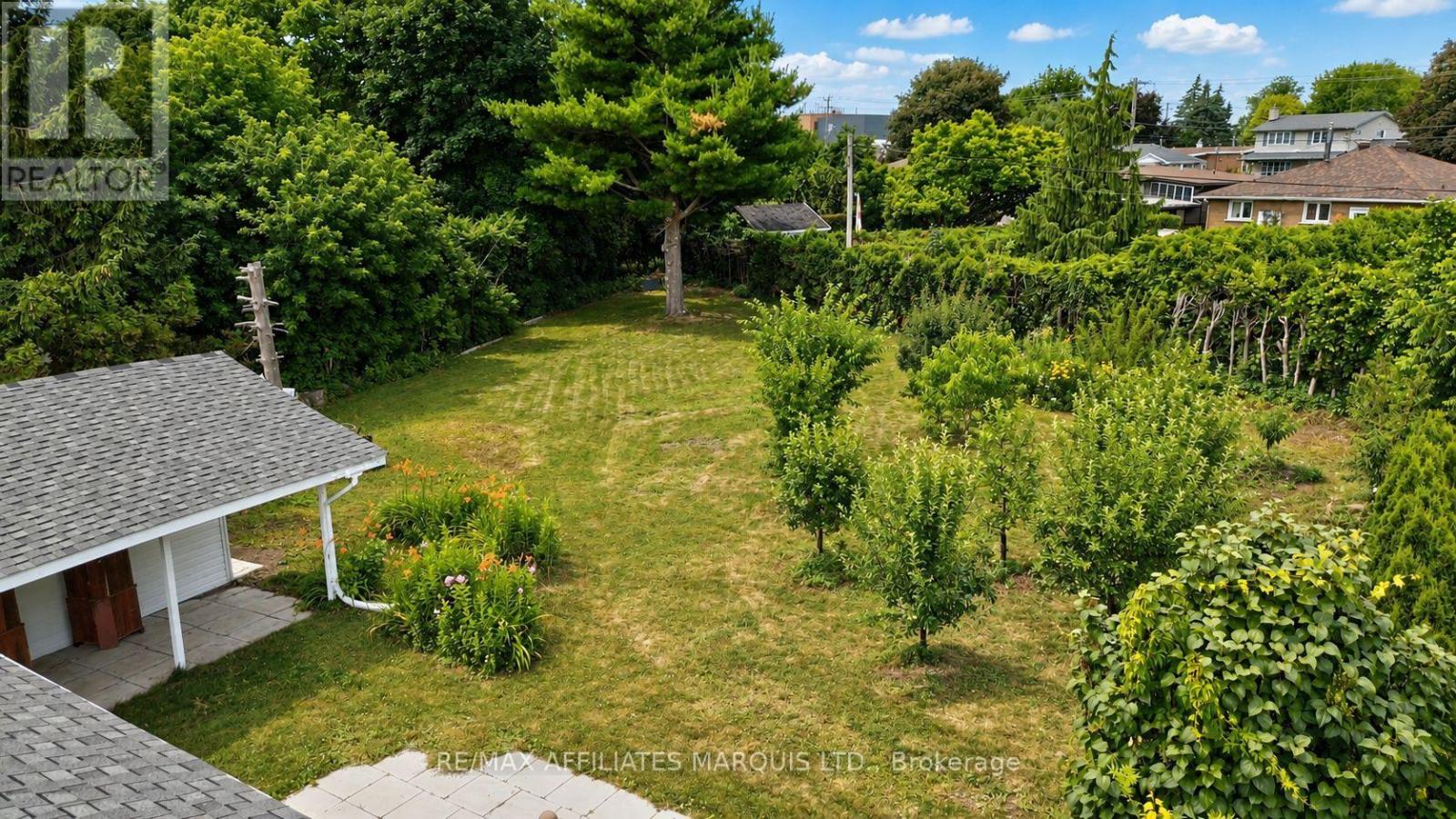 777 Sandfield Crescent Property Photo 3