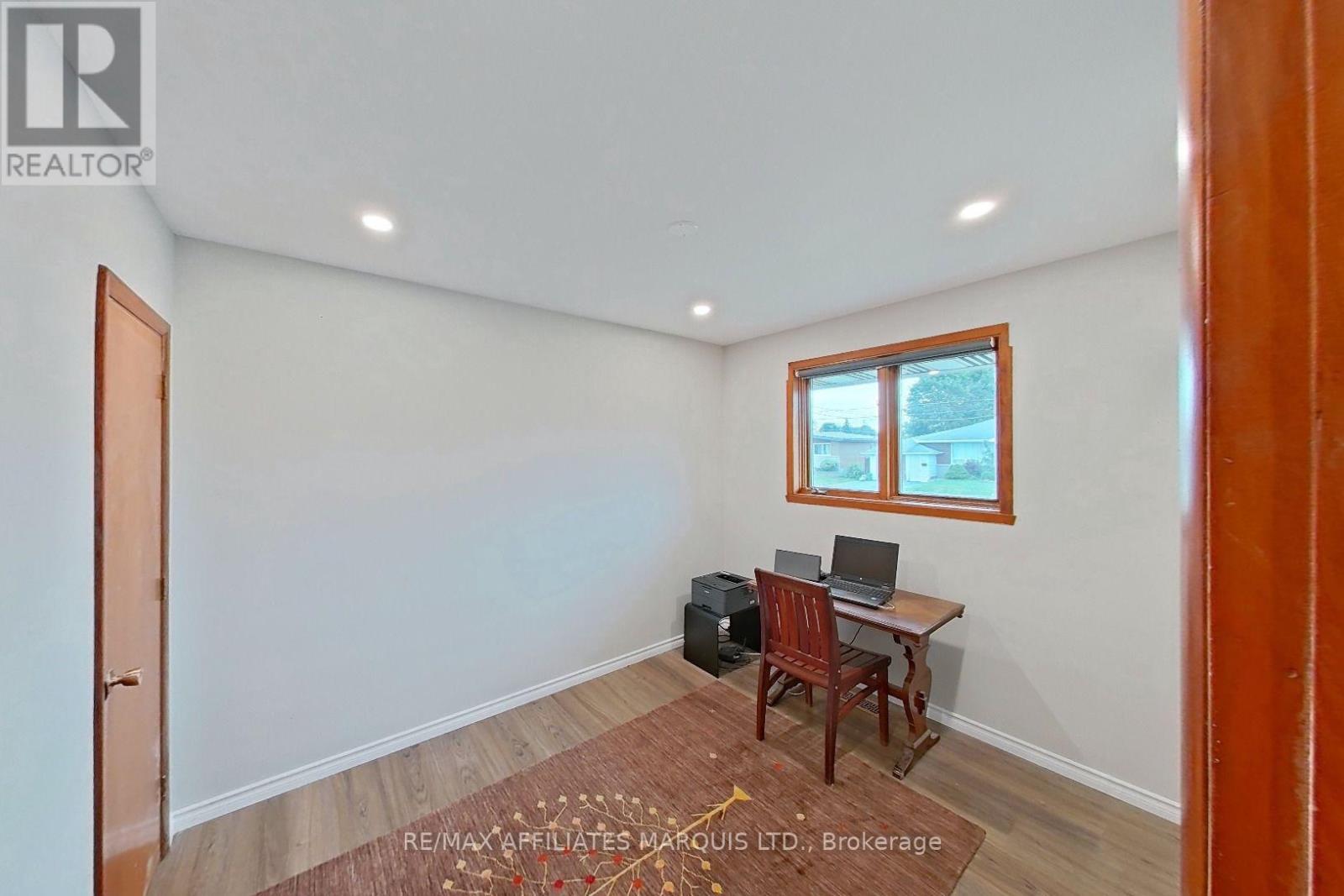 777 Sandfield Crescent Property Photo 8