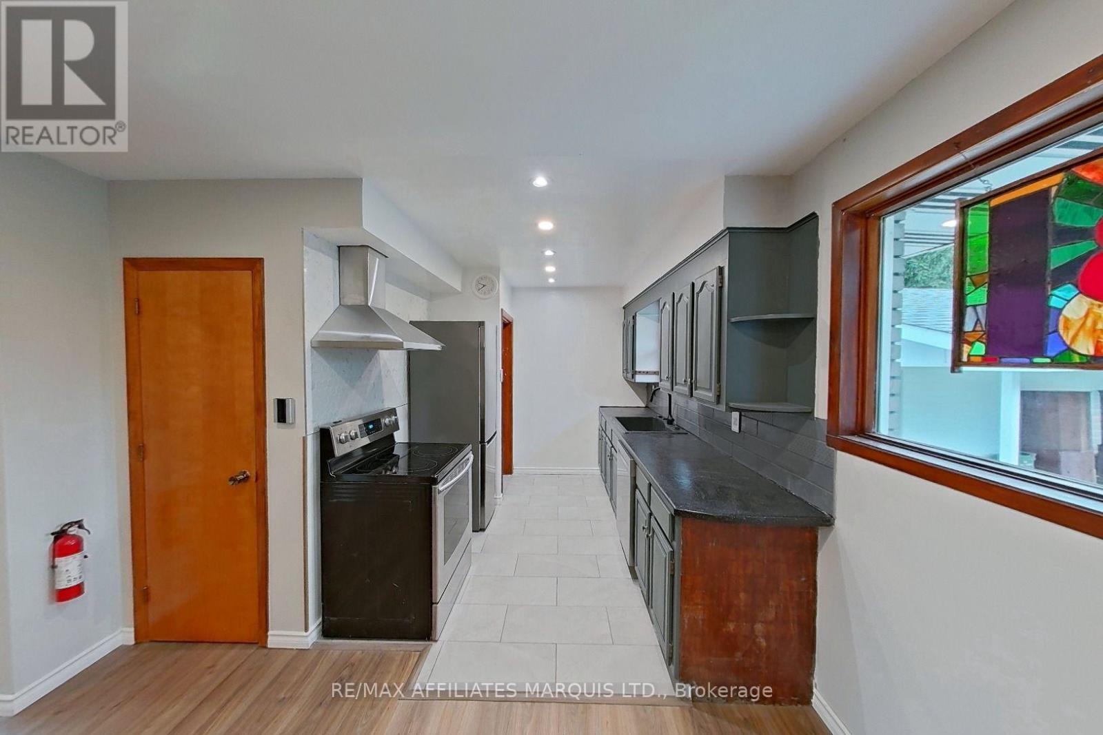 777 Sandfield Crescent Property Photo 12