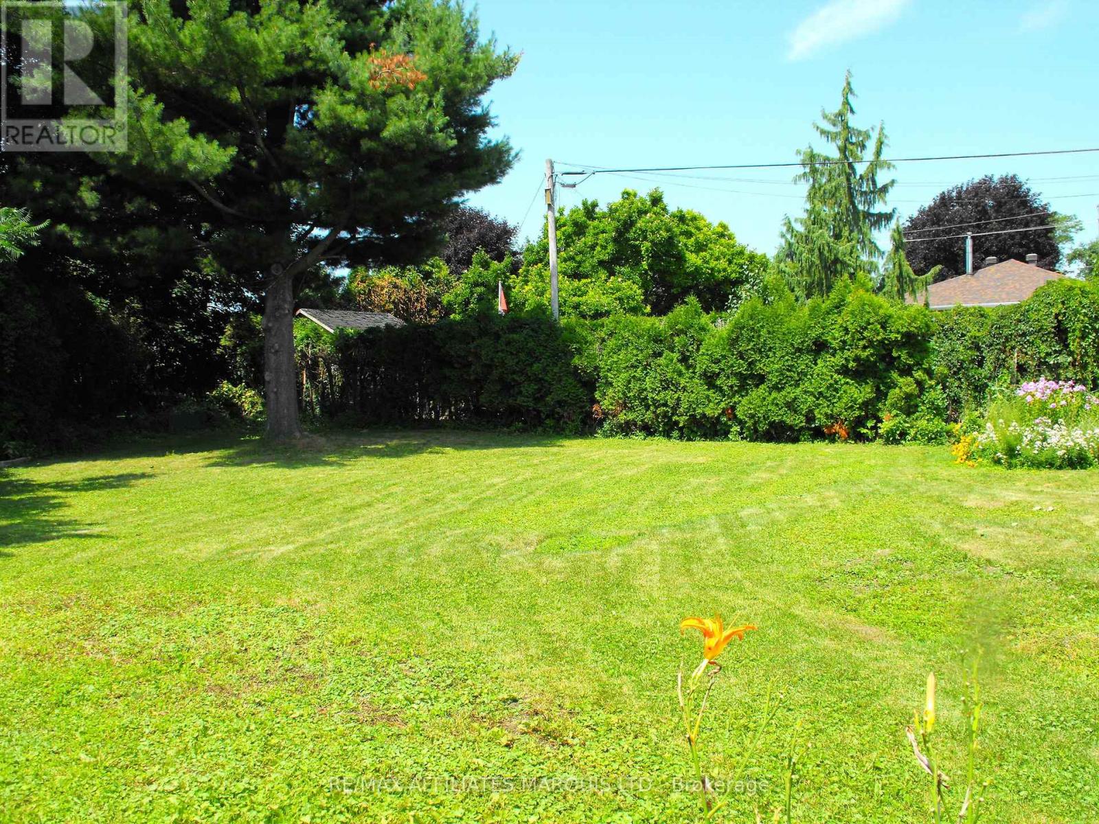 777 Sandfield Crescent Property Photo 22