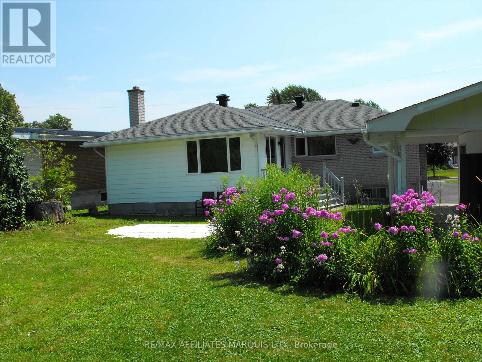 777 Sandfield Crescent Property Photo 23