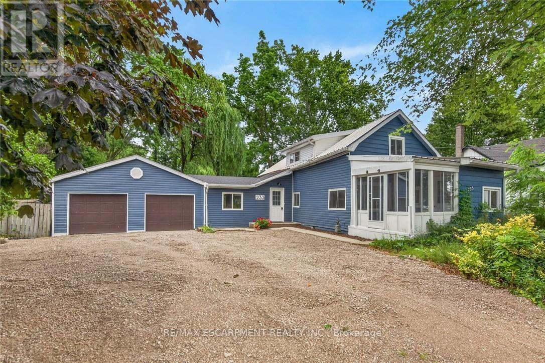 233 North Cayuga Street W Property Photo 1