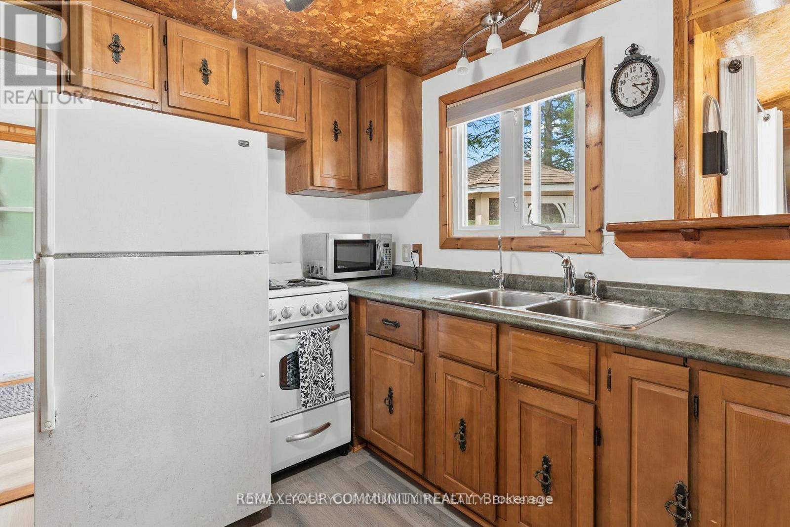 1139 Canuck Trail Property Photo 6