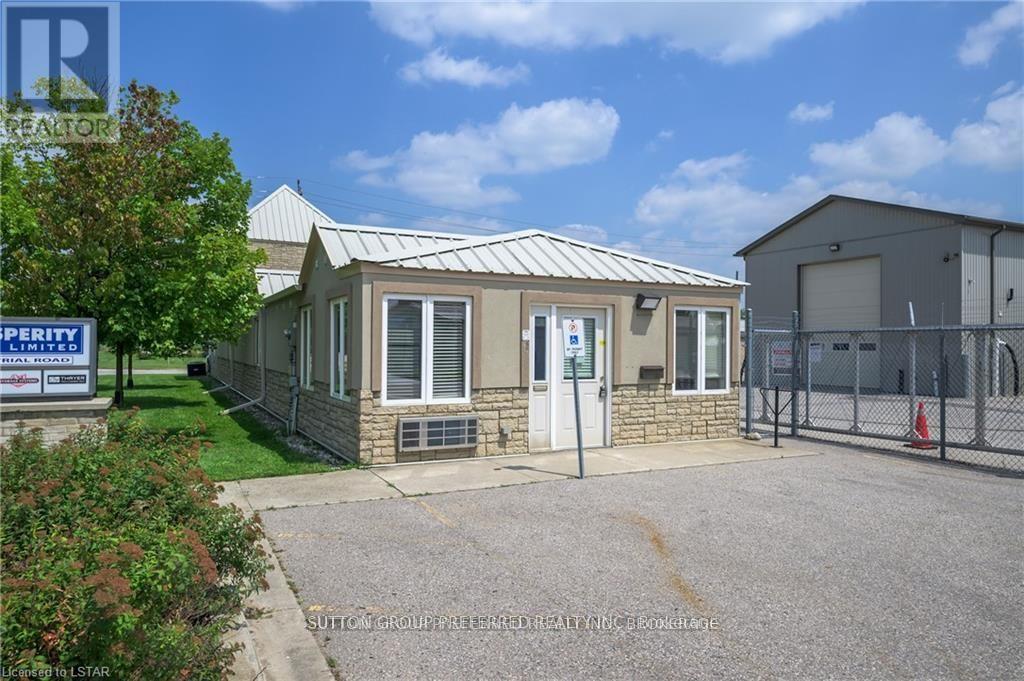 782 Industrial (unit A) Road Property Photo 3