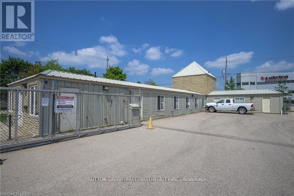 782 Industrial (unit A) Road Property Photo 5