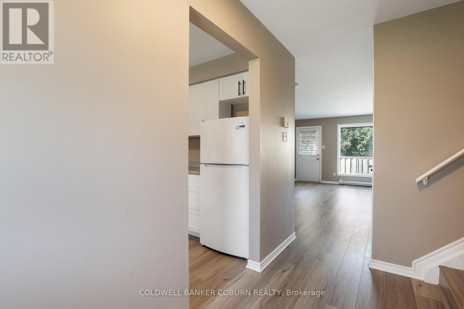 23 - 23 Sonnet Crescent S Property Photo 4