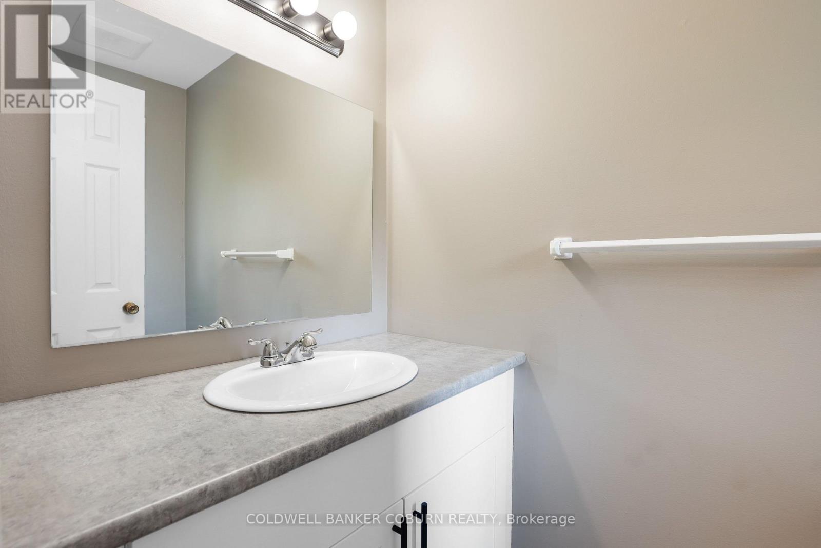 23 - 23 Sonnet Crescent S Property Photo 6