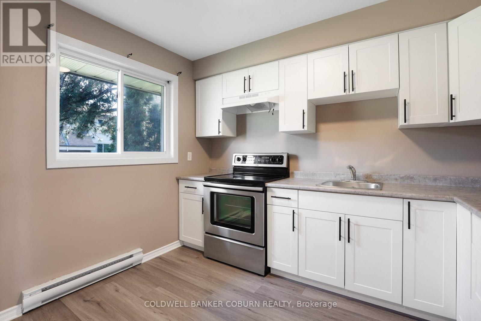 23 - 23 Sonnet Crescent S Property Photo 7