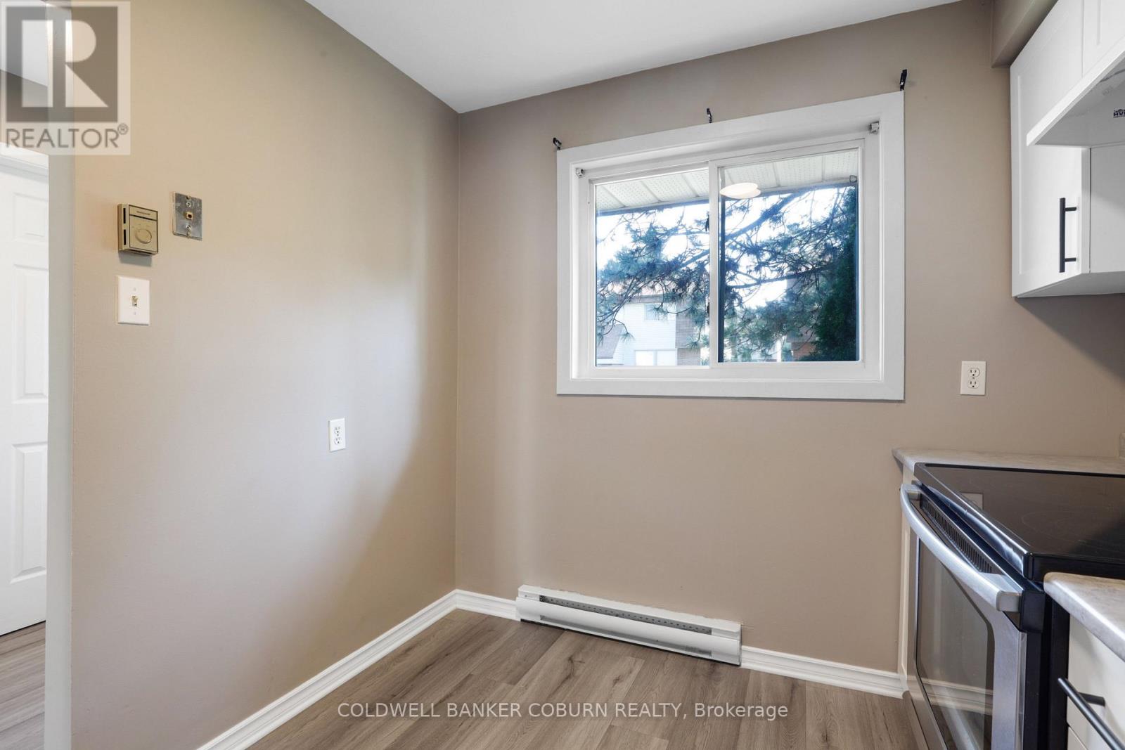 23 - 23 Sonnet Crescent S Property Photo 10
