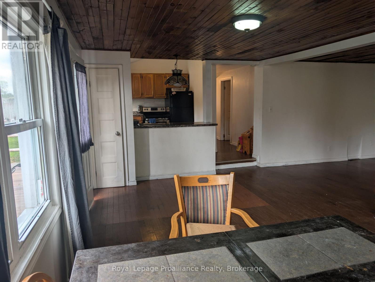 4310 Henderson Road Property Photo 3
