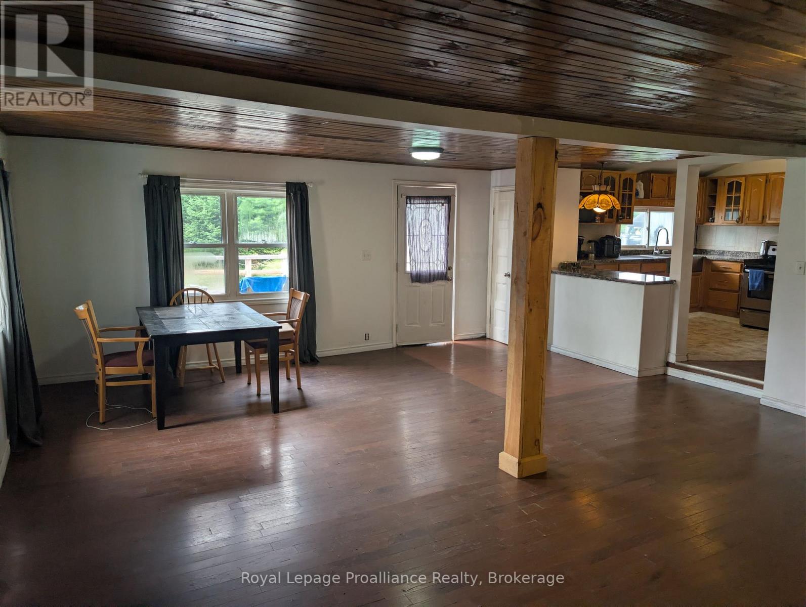 4310 Henderson Road Property Photo 5