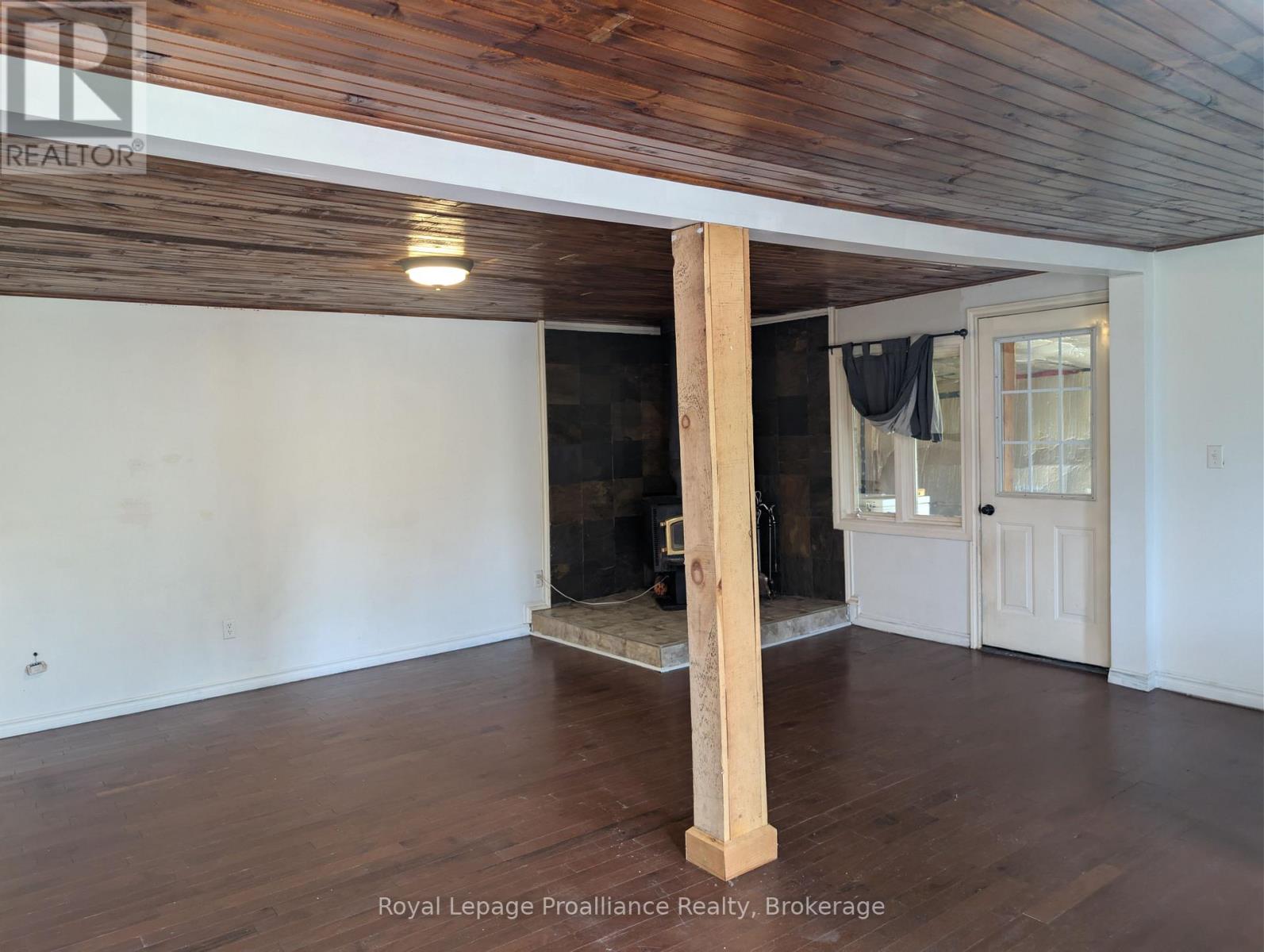 4310 Henderson Road Property Photo 6