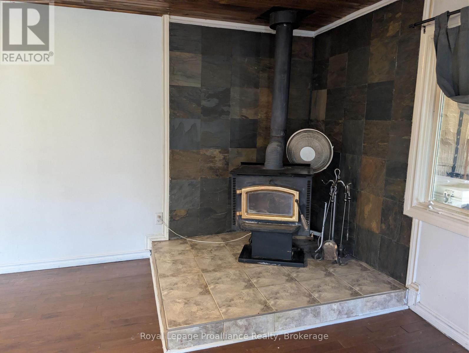 4310 Henderson Road Property Photo 7
