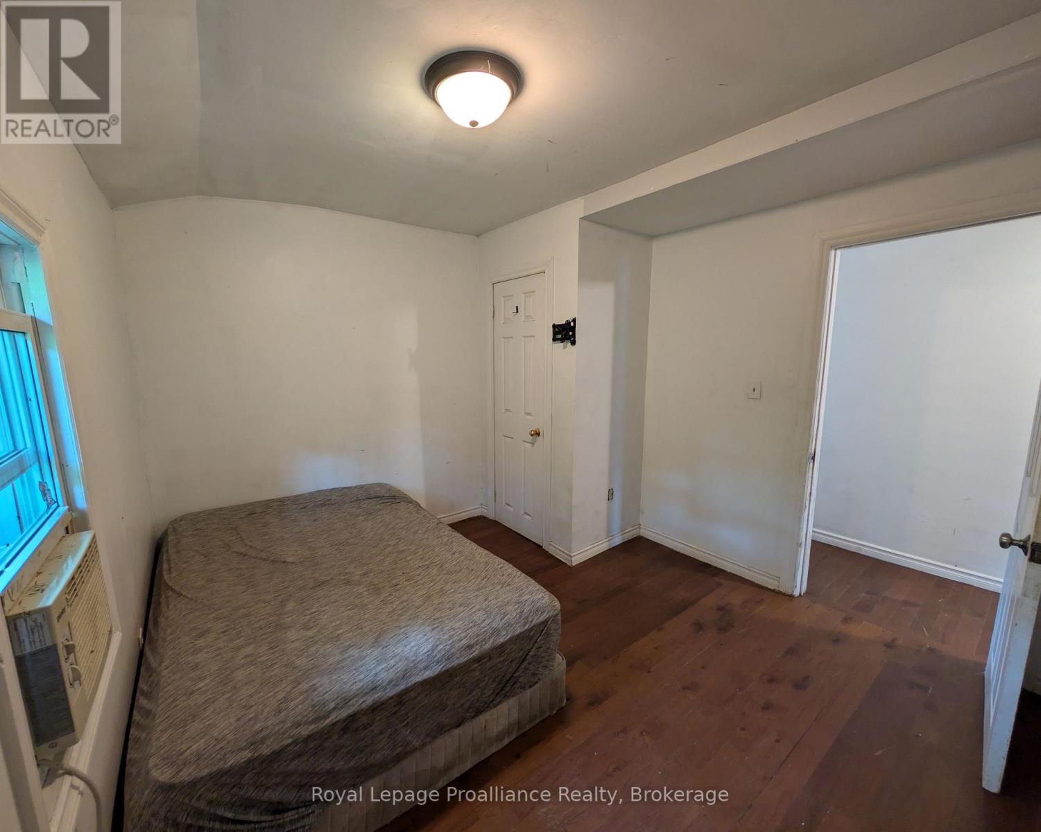4310 Henderson Road Property Photo 12