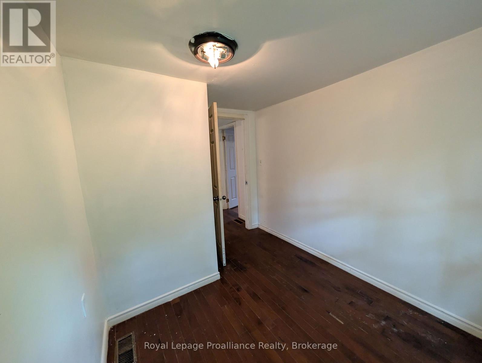 4310 Henderson Road Property Photo 13