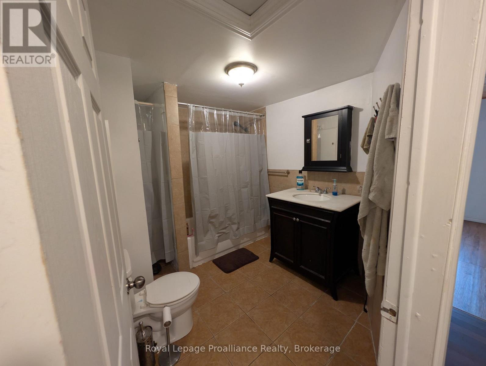 4310 Henderson Road Property Photo 14
