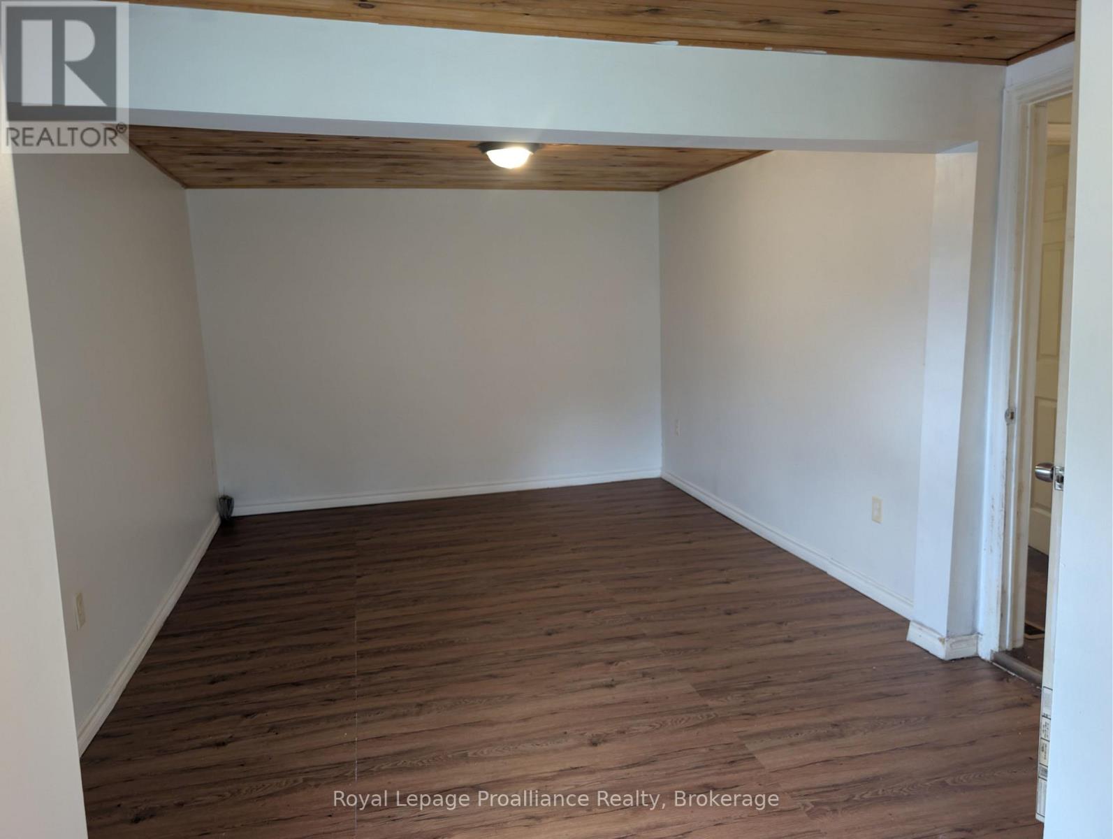 4310 Henderson Road Property Photo 16