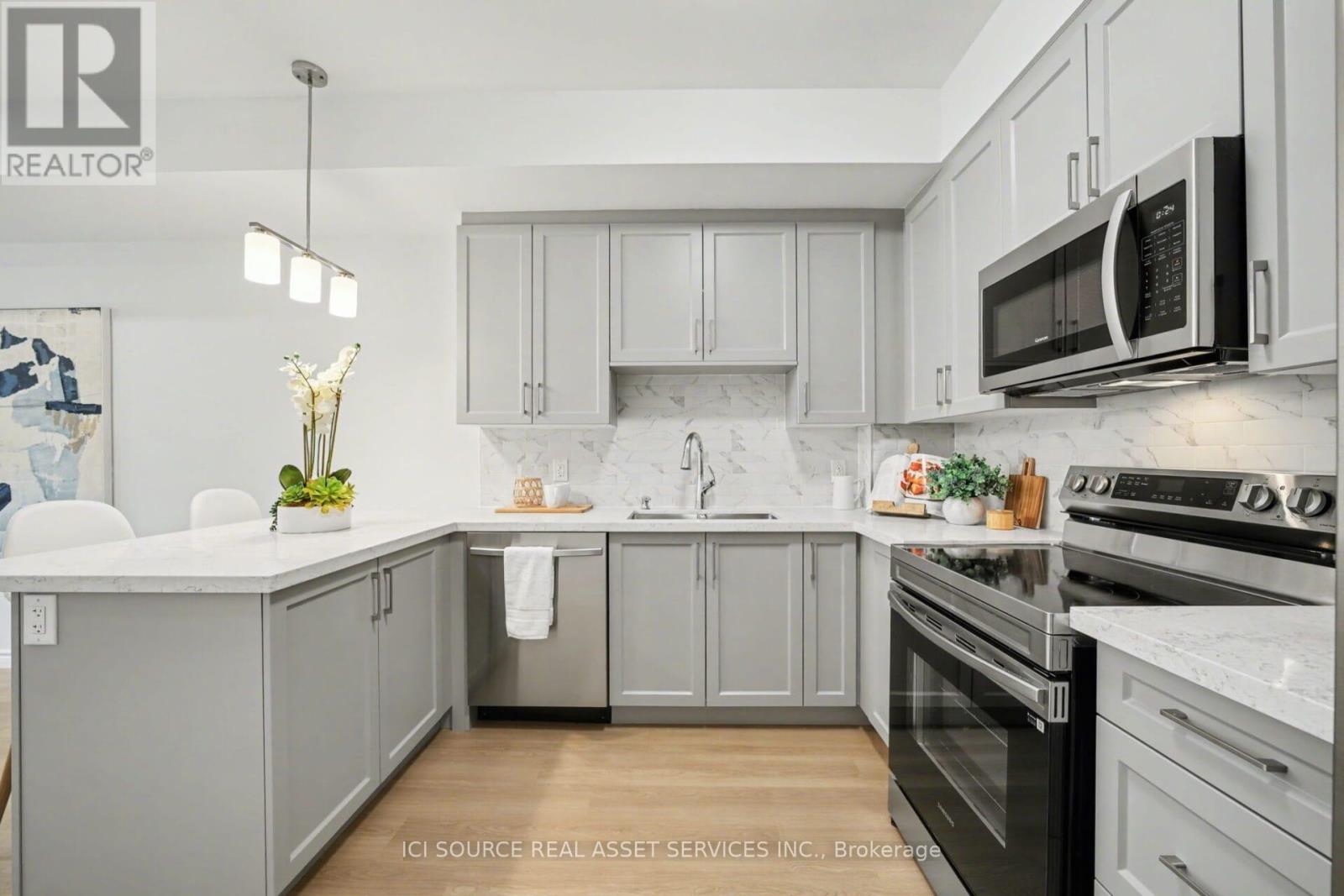 10 - 2 Slessor Boulevard Property Photo 7