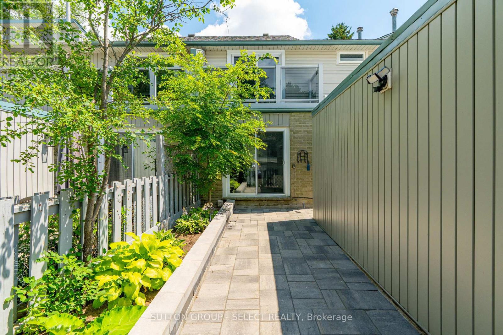 665 Woodcrest Boulevard Property Photo 2