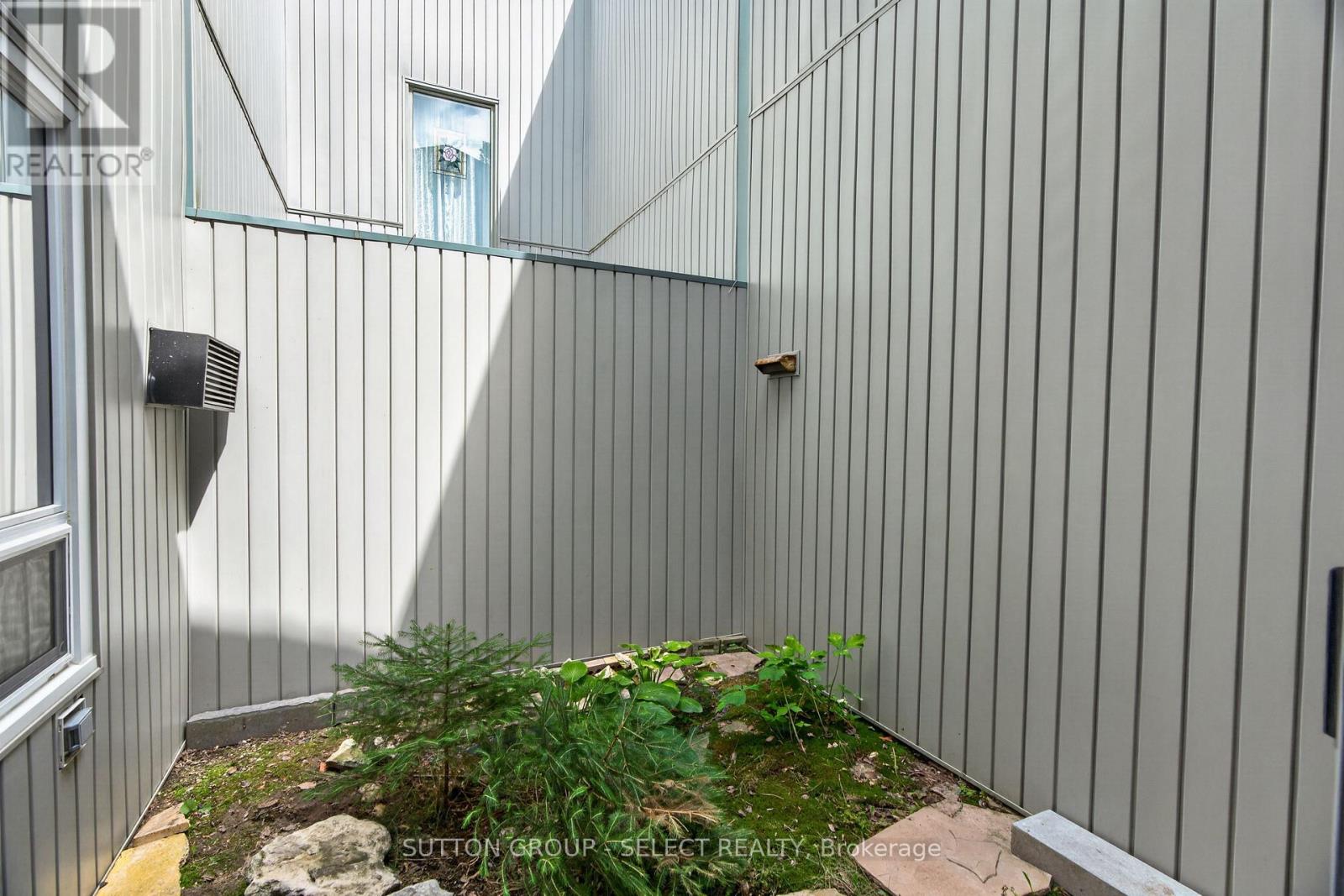 665 Woodcrest Boulevard Property Photo 9