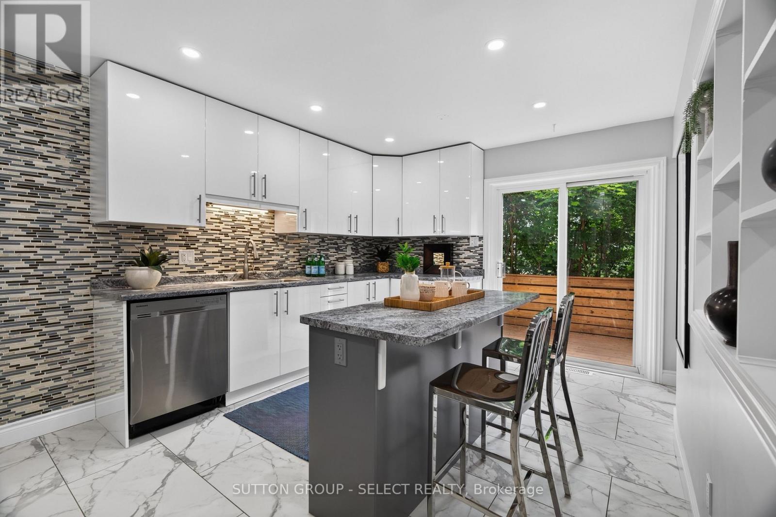 665 Woodcrest Boulevard Property Photo 11