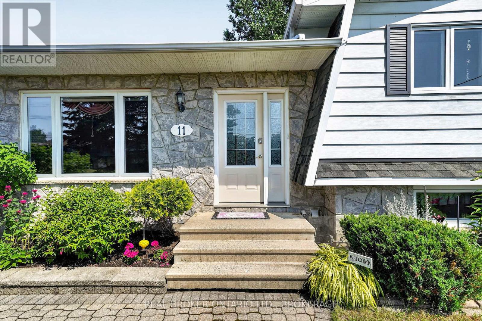 11 Albert Street Property Photo 3