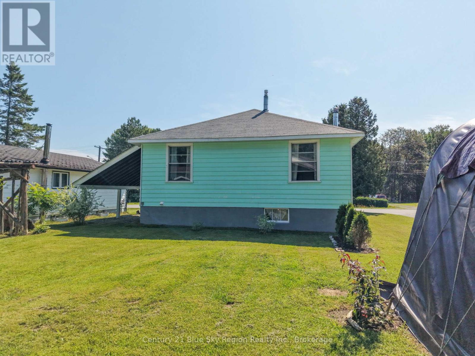 80 Spruce Drive Property Photo 2