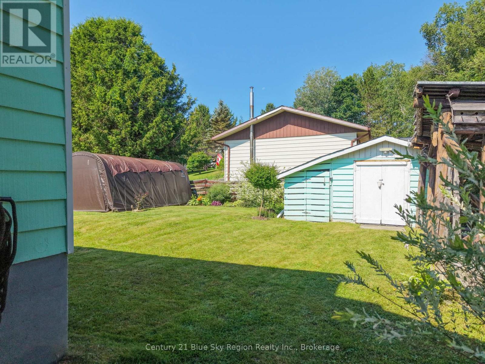 80 Spruce Drive Property Photo 3