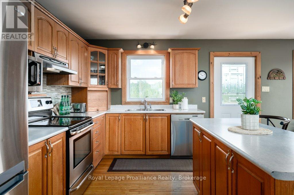 1075 Enright Road Property Photo 14