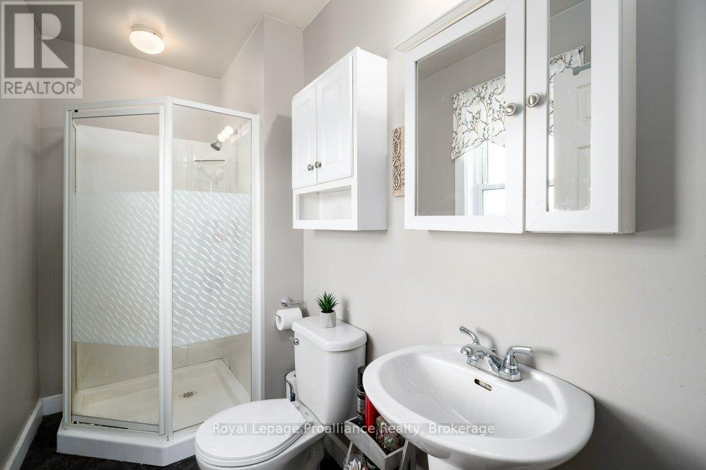 1075 Enright Road Property Photo 24