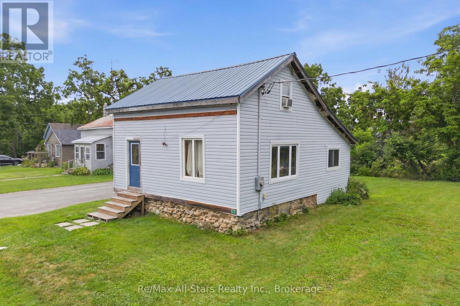 19 Christopher Street Property Photo 2