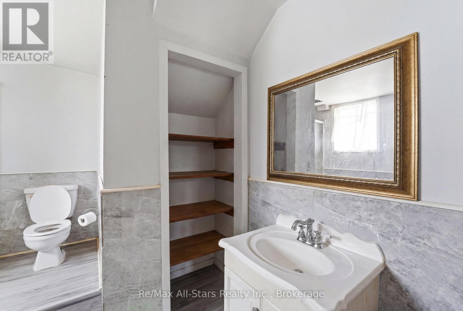 19 Christopher Street Property Photo 9