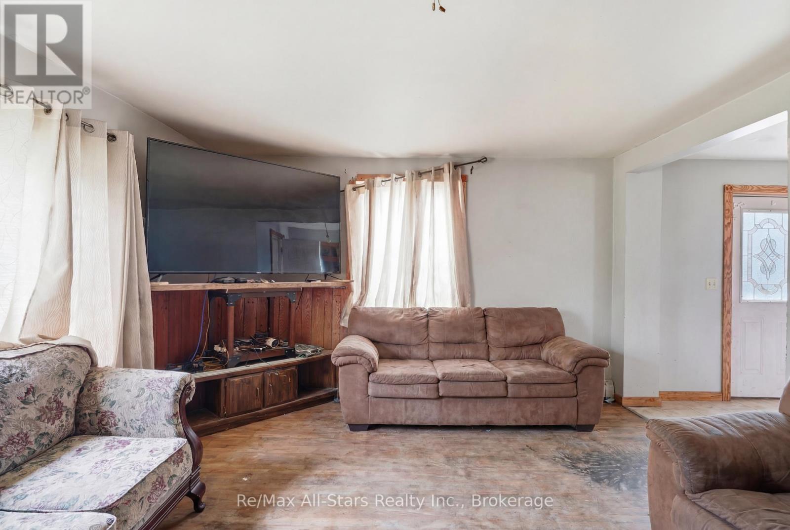 19 Christopher Street Property Photo 11