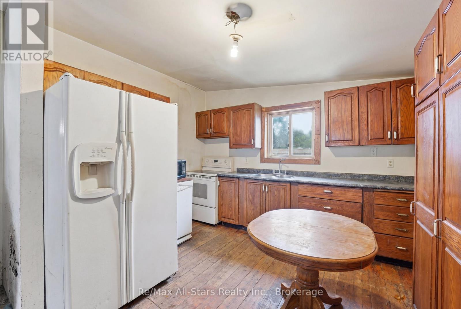 19 Christopher Street Property Photo 13