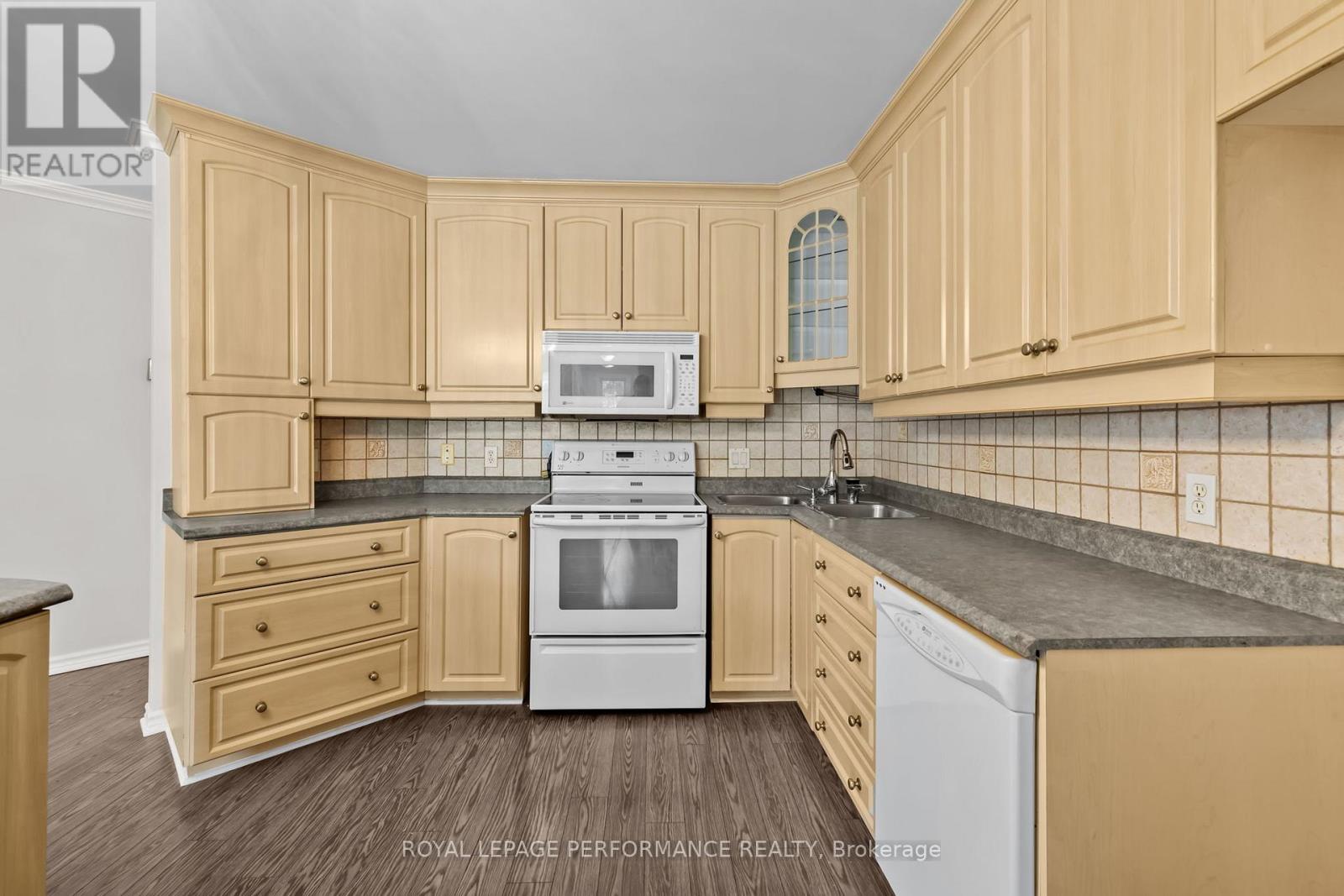 28 Queen Street Property Photo 24