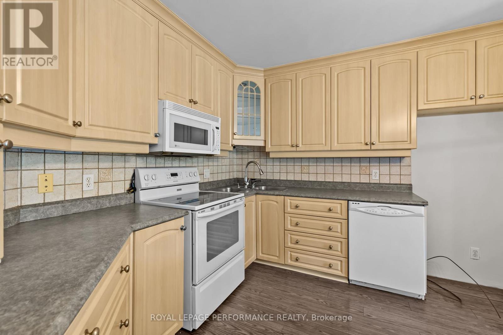 28 Queen Street Property Photo 25