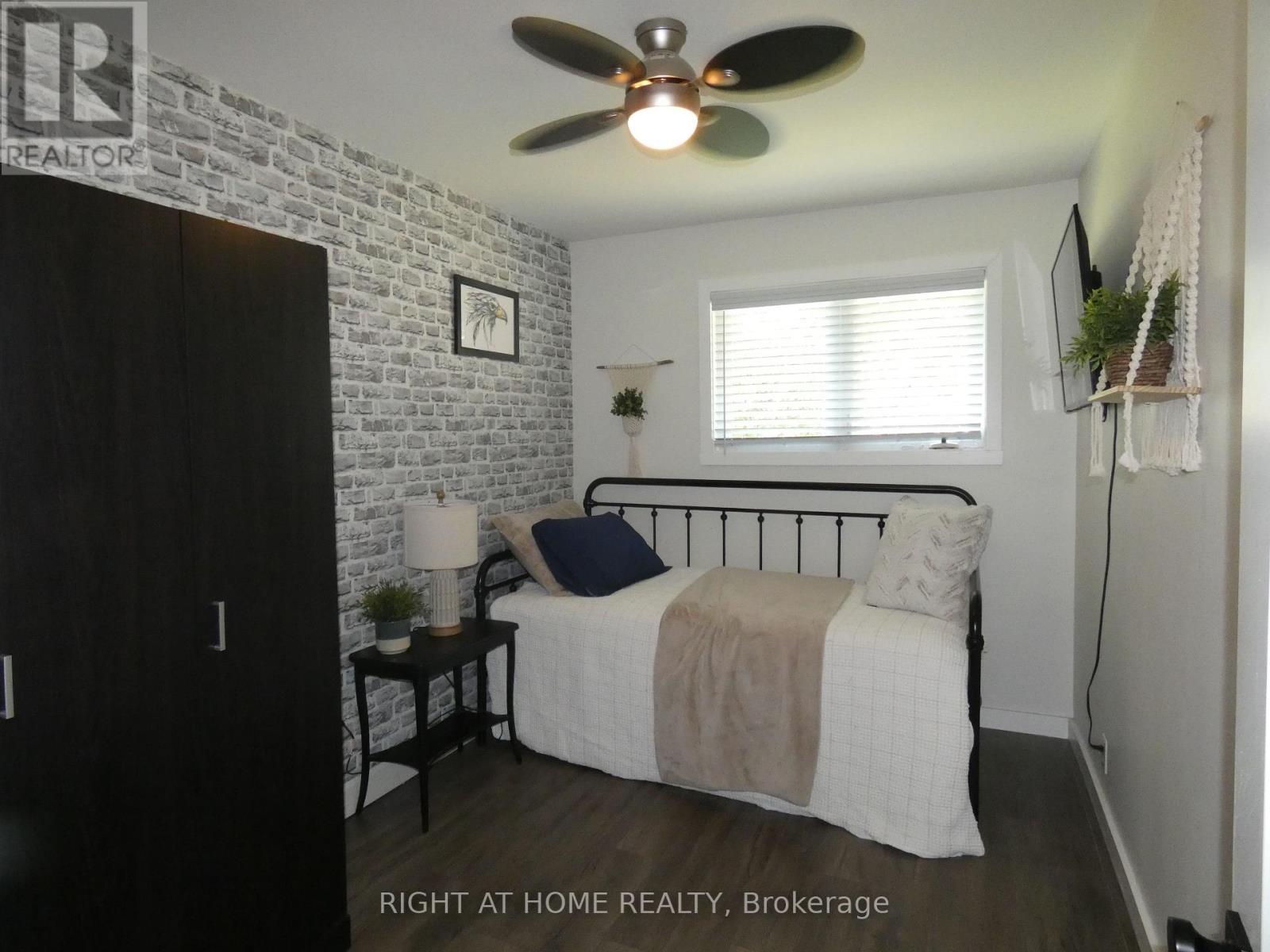 407 King Street Property Photo 10