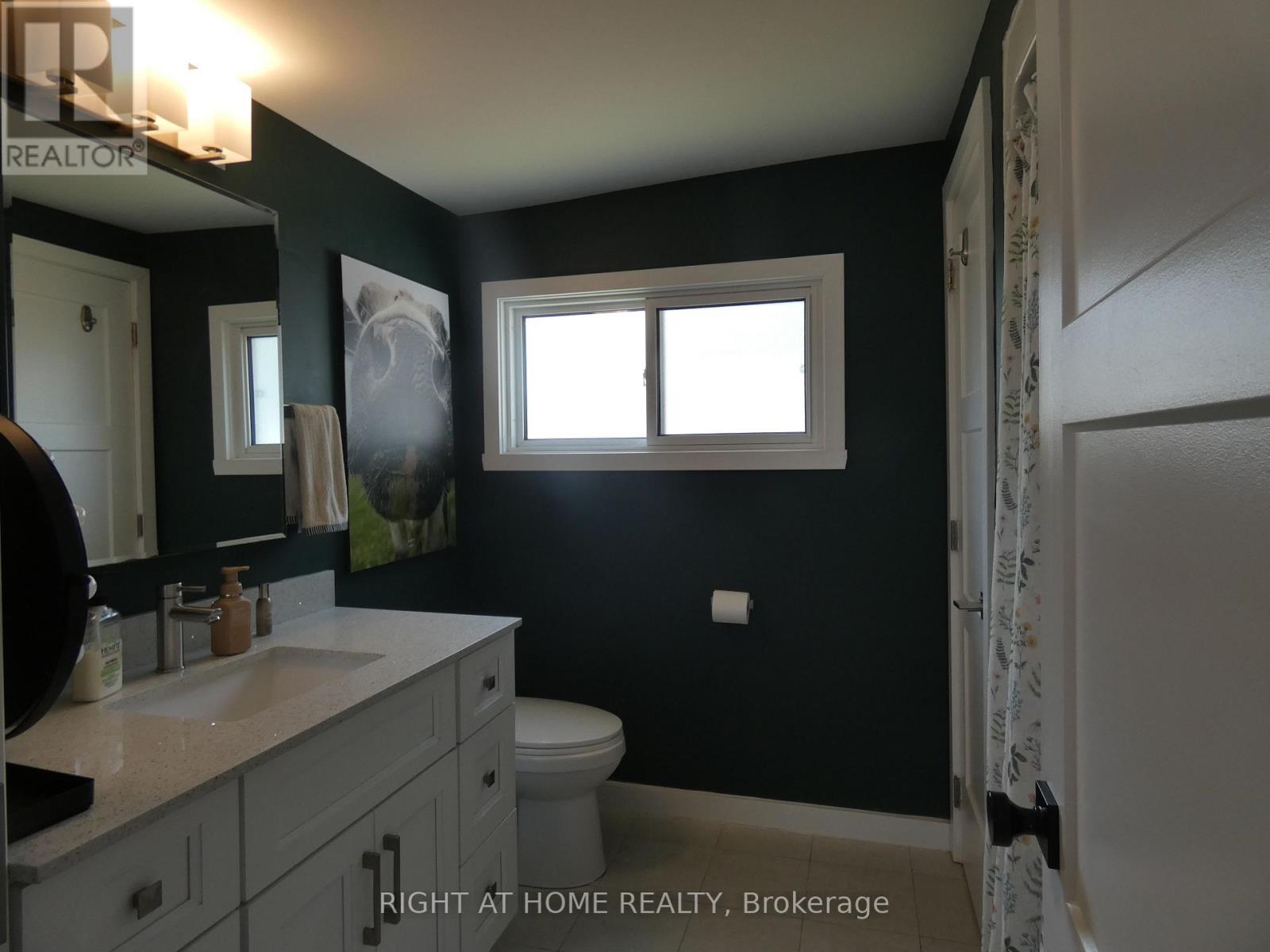 407 King Street Property Photo 12