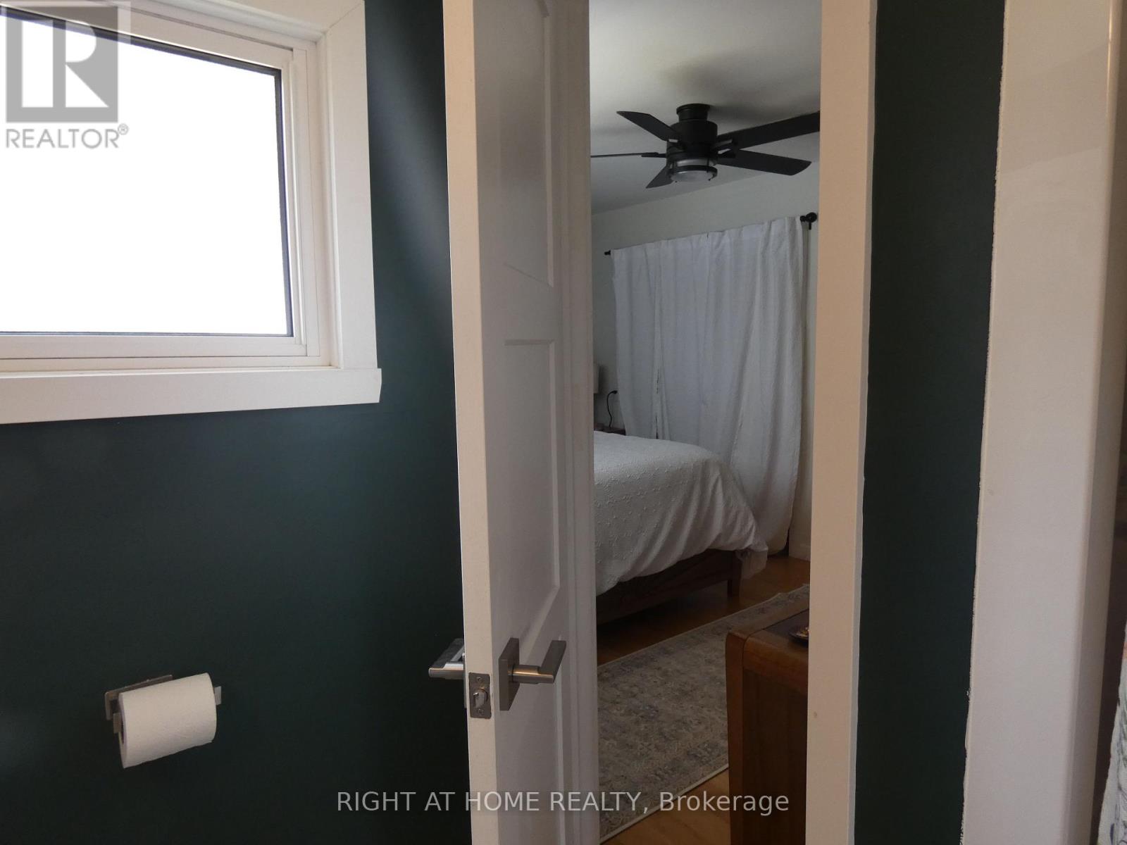 407 King Street Property Photo 14