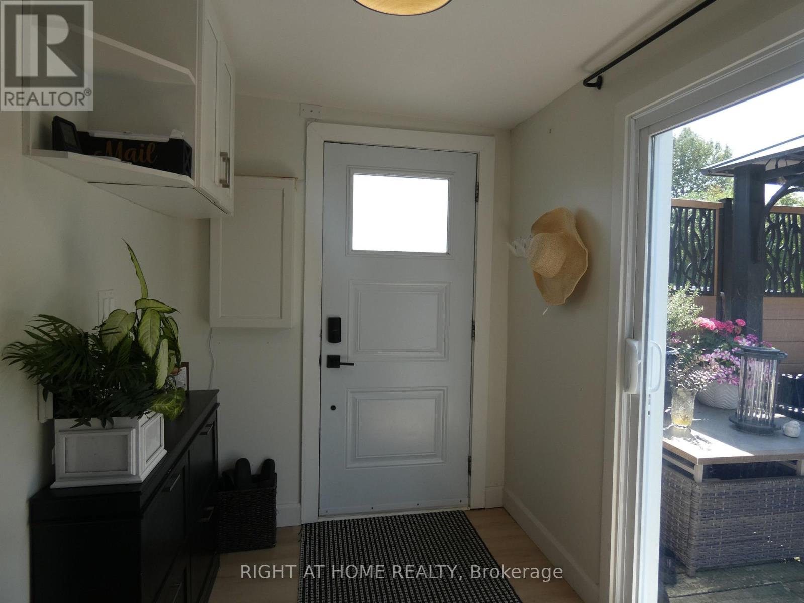 407 King Street Property Photo 15