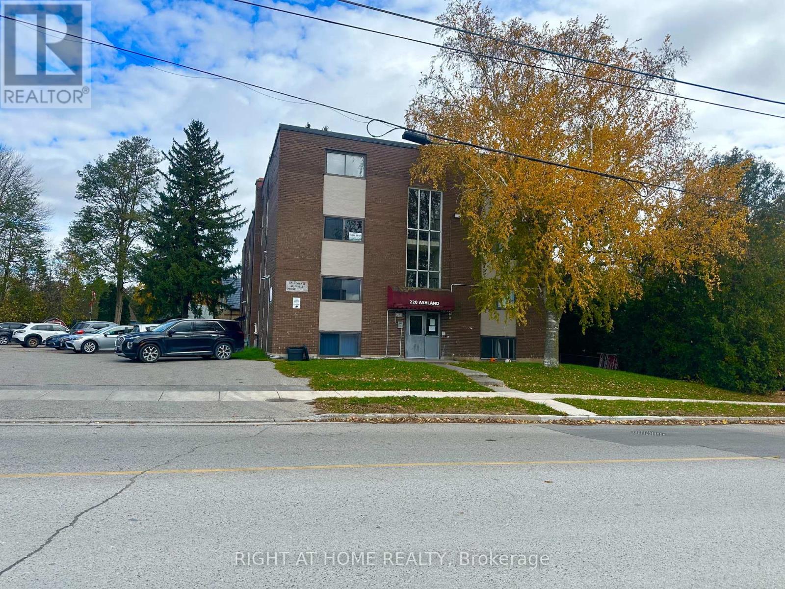 16 - 220 ASHLAND AVENUE Property Photo 1