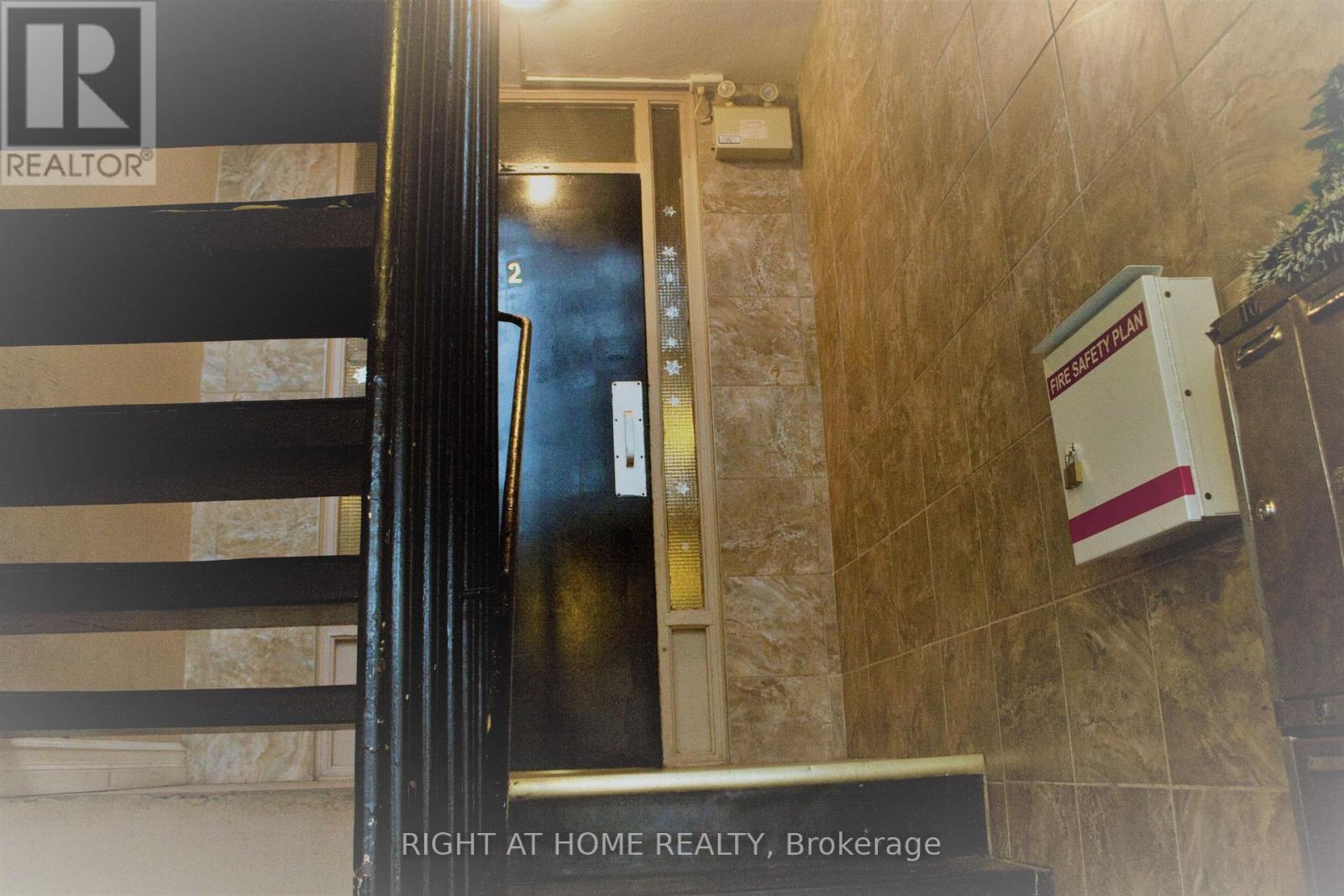 16 - 220 Ashland Avenue Property Photo 4