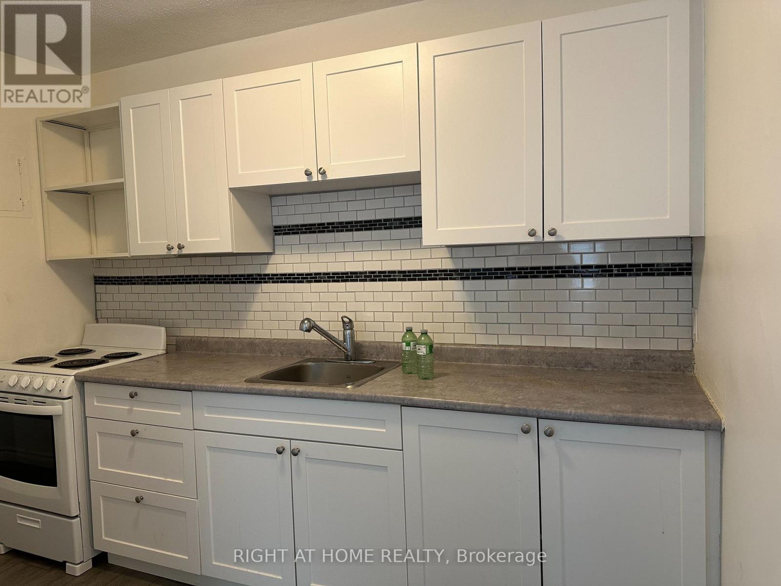 16 - 220 Ashland Avenue Property Photo 10