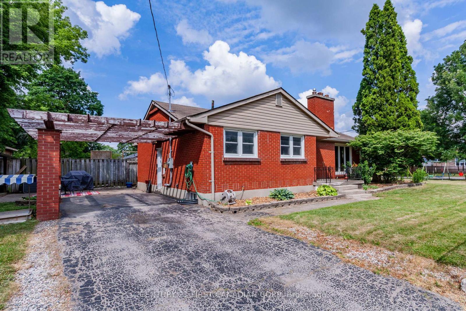1721 MOFFATT AVENUE
